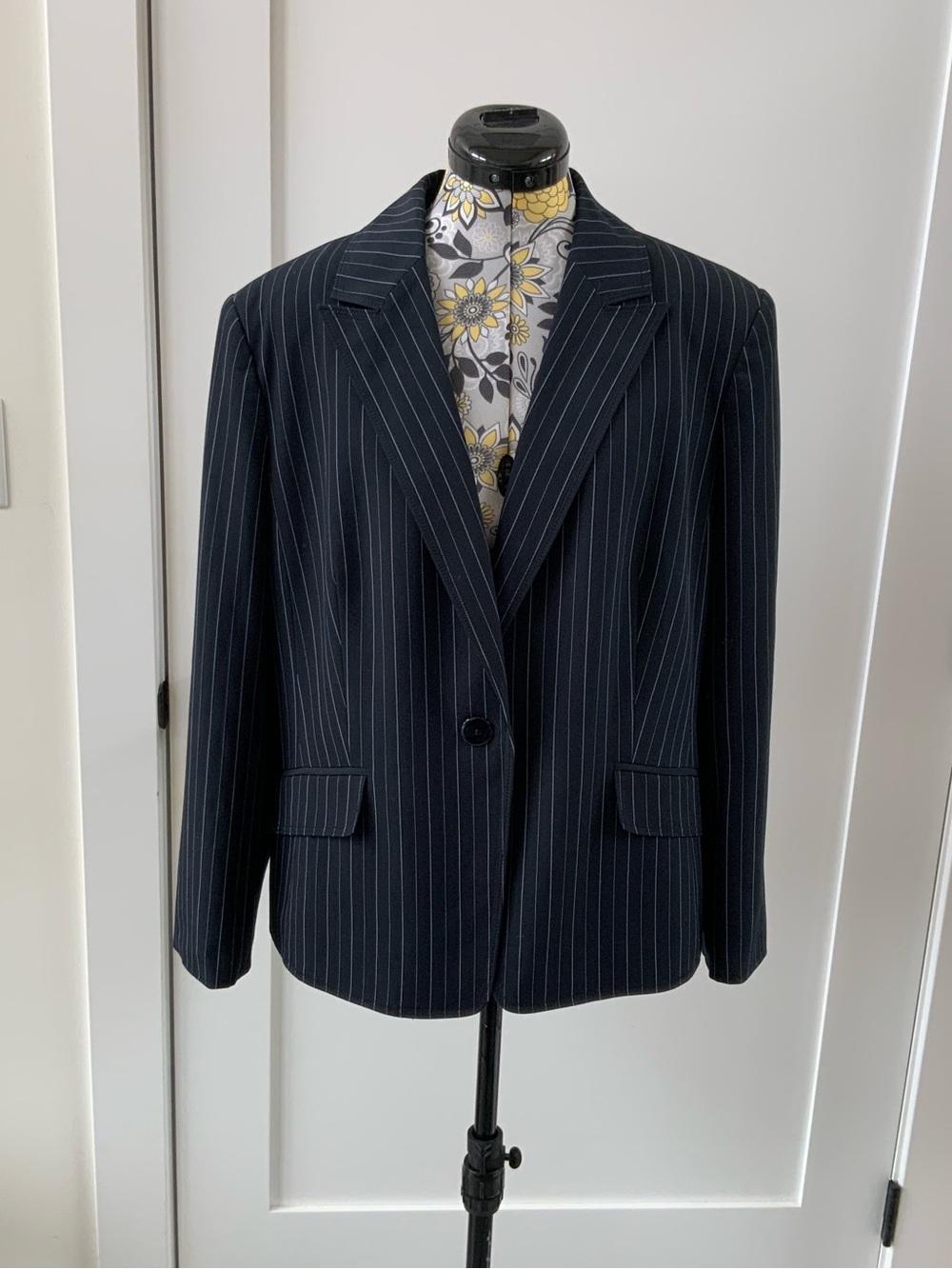 Jones New York Suit Jacket in Navy Blue with Small Light Blue Pinstripes